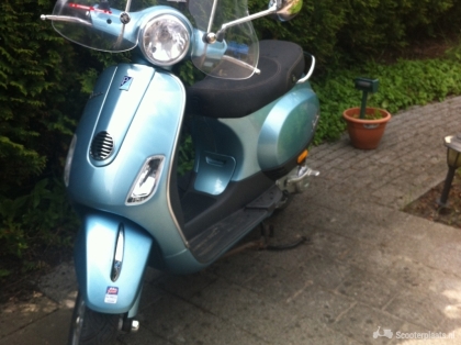 Vespa LX 50 blauw